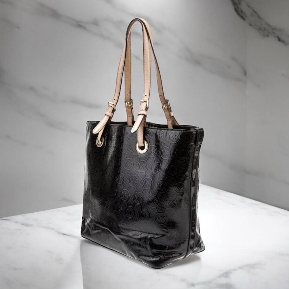 🔥SOLD!!!🔥Michael Kors Signature Jet Set Mirror Patent Leather Tote
